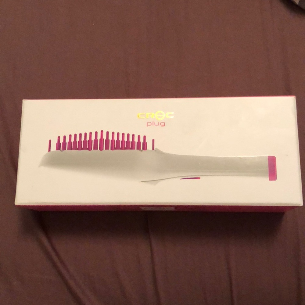 Croc straightening brush